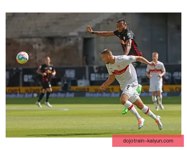 德甲斯图加特足球俱乐部状态回暖，近期表现逐渐稳定引人关注