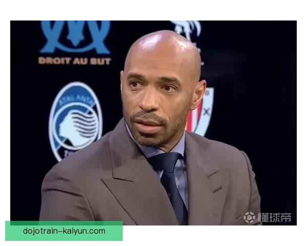 亨利射门方式持续引发球迷讨论，技术特征受到关注